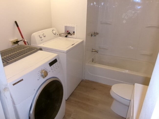 Photo - 1321-1323 Five Mile Unidad 1321 N Five Mile