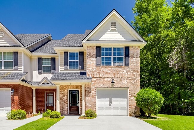 Building Photo - 3-Bedroom End-Unit Townhome in Gated Weslyn Park
