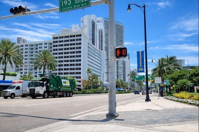 Photo - 19201 Collins Ave Unit 707