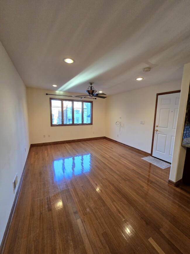 Photo - 35 Hawkins St Unit 1