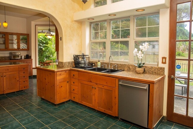 Photo - Spacious 4-Bedroom Retreat in Haiku with S...