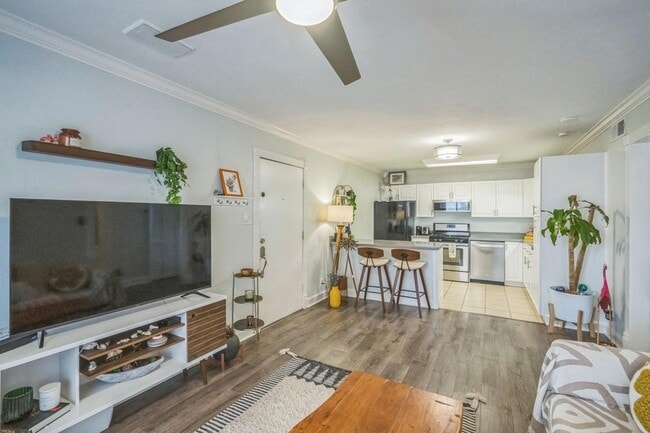 Photo - 1304 Summit St Unit 107