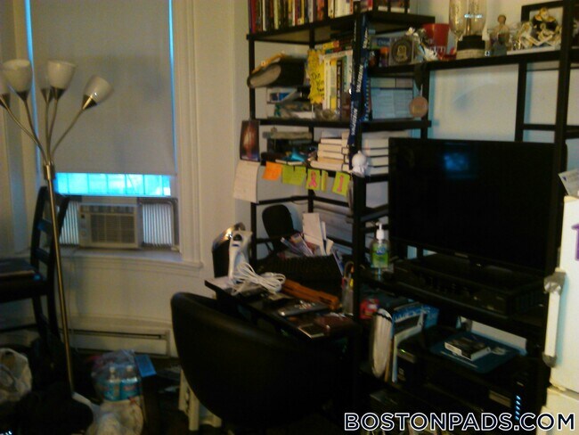 Building Photo - 854 Beacon St