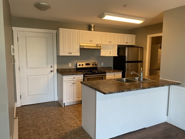 Building Photo - 190 Nicol St Unit 201
