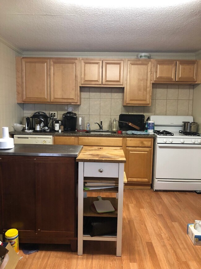 Photo - 6 Bedroom Single Family Home Close to Yale!