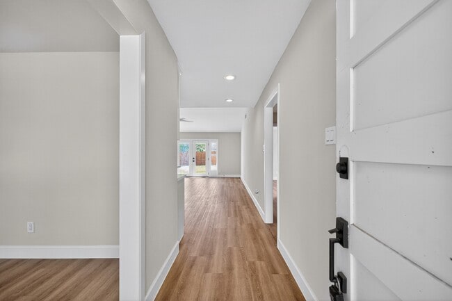 Photo - 5743 Ludington Dr