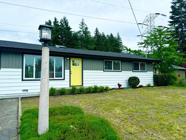 Modern and spacious 4 bedroom 3 bath 1-sto... - Modern and spacious 4 bedroom 3 bath 1-sto... House