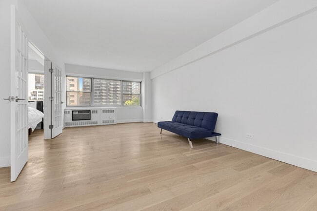 Building Photo - 333 E 46th St