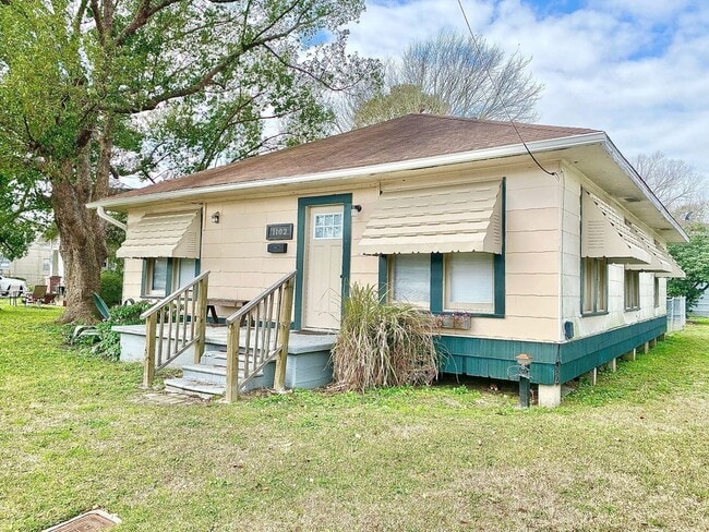 Building Photo - 1102 Dallas St Rental