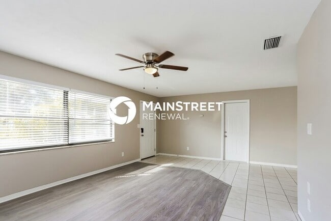 Photo - 3 Bedroom Pet-Friendly Home in St Petersburg, FL with Main Street Renewal