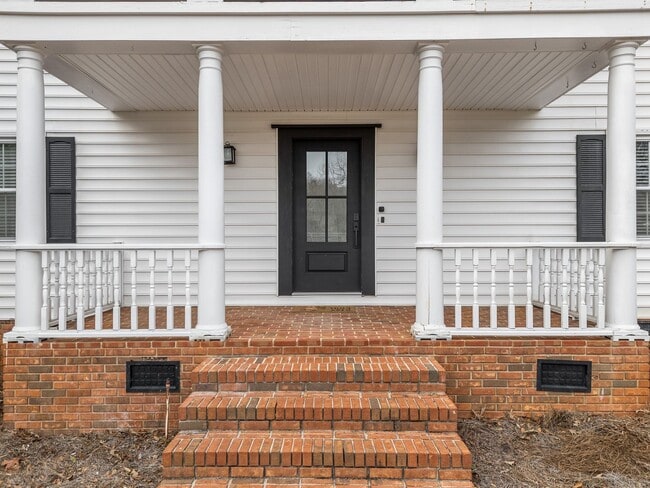 Photo - Luxury Living Awaits in this 6 Bedroom, 5 Bathroom Home – Elegant Comfort in a Prime Location