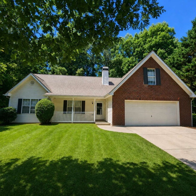 Building Photo - "Charming 4-Bed Oasis with Granite Countertops on Pebble Creek Drive, McDonough!"