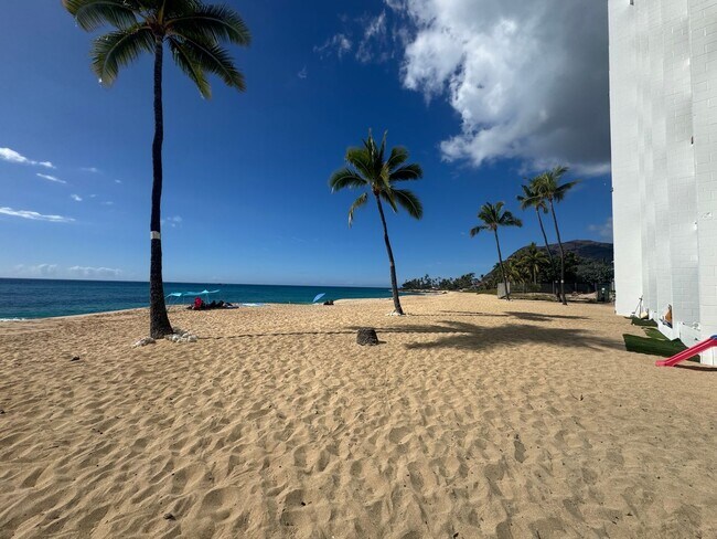 Photo - Oceanfront 1 Bedroom, 1 Bath - Makaha Beach Cabanas (Unfurnished)