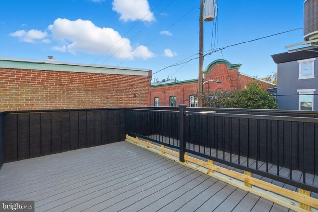 Photo - 2738 Poplar St