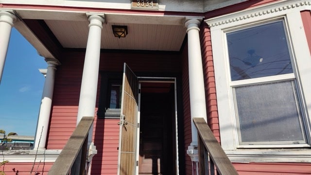 front of house - 3334 Elmwood Ave Unit Elmwood upstairs