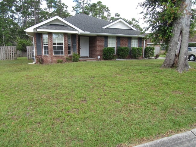 Photo - 3-Bed, 2-Bath Brick Home in Robin’s Ridge – Vaulted Ceilings, Fireplace, Eat-In Kitchen, Large Pr...