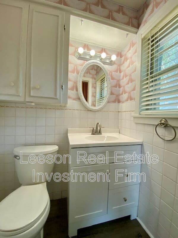 Photo - 845 Elmdale St