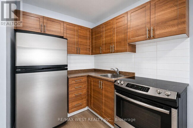 Photo - 354 Marlee Ave