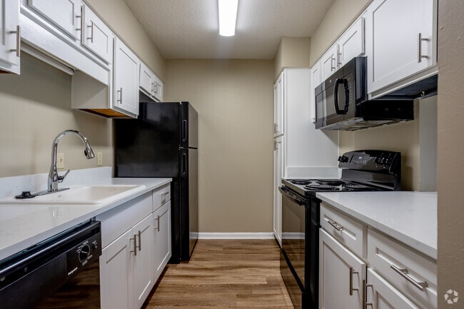 2BR,2BA_East Bay_1000 SqFt