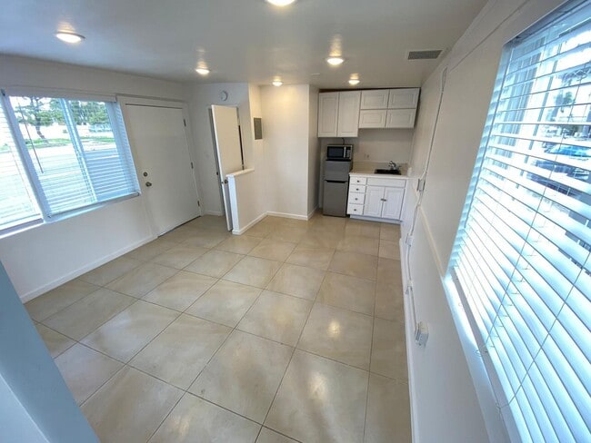 Building Photo - 3622.1 E Vly Prkwy 601;Esco 92025 Unit 3622.1 E Vly Prkwy 601;Esco 92025