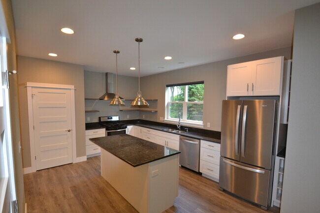 Stainless Appliances - 309 Femrite Dr