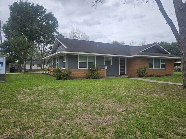 Photo - 1518 Lawrence St