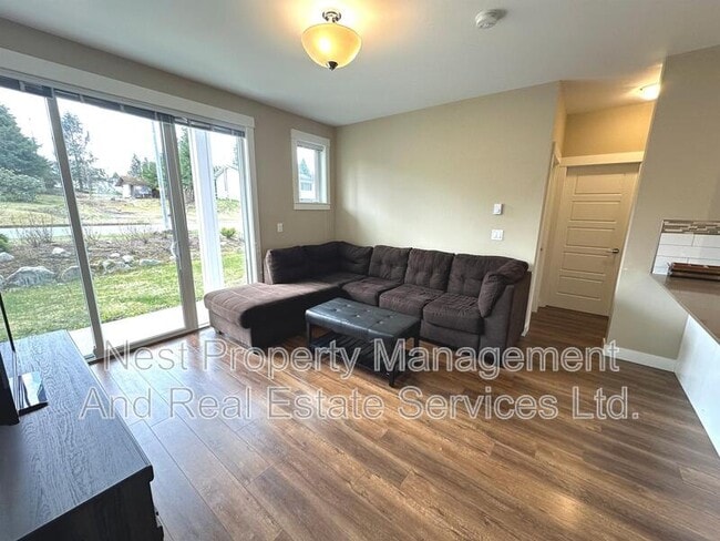 110-110 Baxter Ave