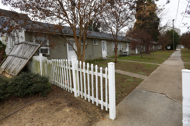 Building Photo - Pursley Court Apartments