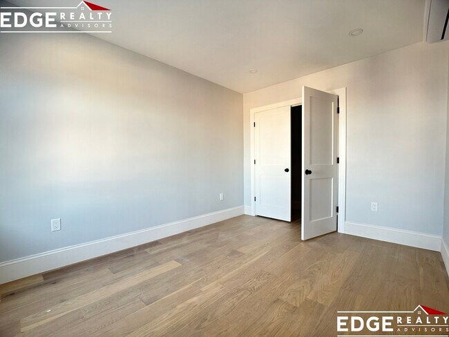 Photo - 360 Market St