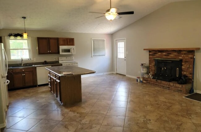 Photo - 288 Murphy Ln