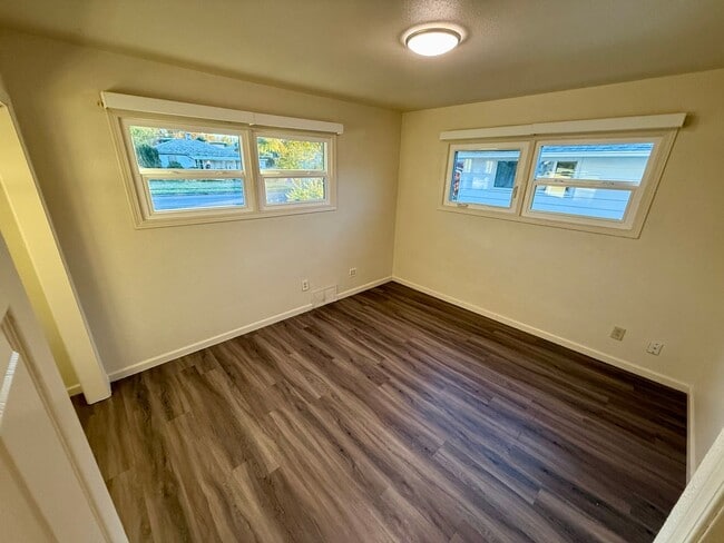 Photo - 3 Bedroom, 2 Bathroom WITH a Move in Special!