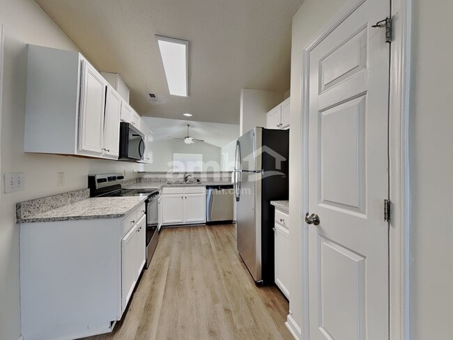 Photo - 105 Exeter Ct