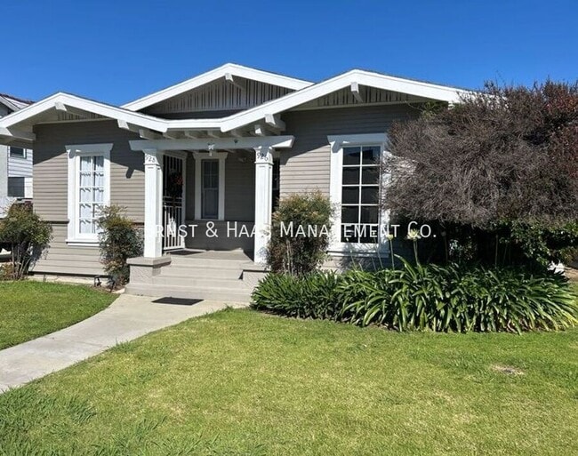 Building Photo - 926 Newport Ave