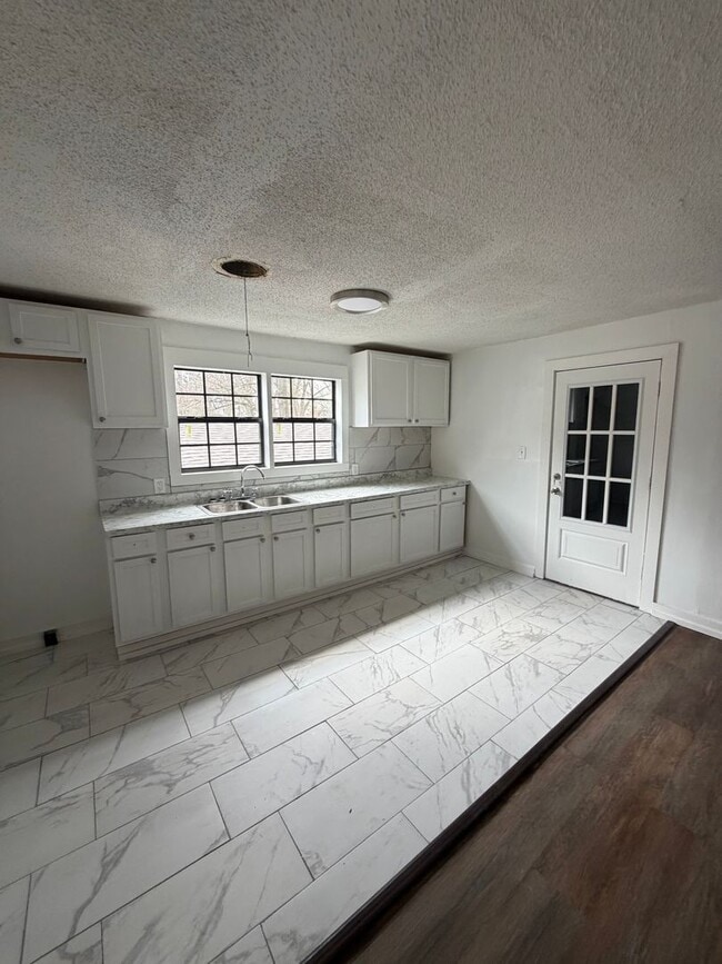 Photo - 3081 Sunrise St