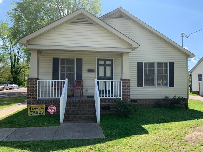 Photo - 1328 Nash St SE