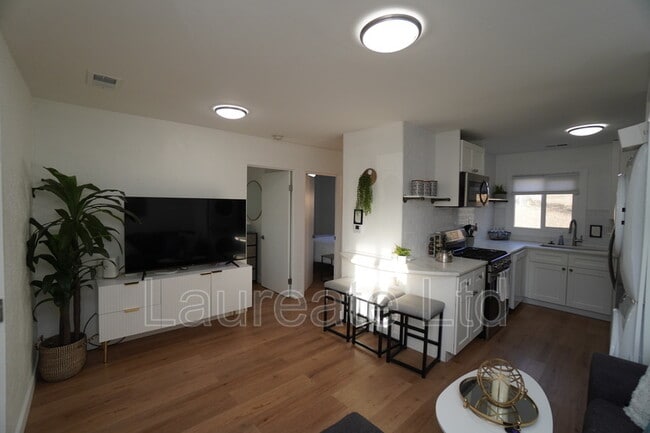 Photo - 930 Orchard St