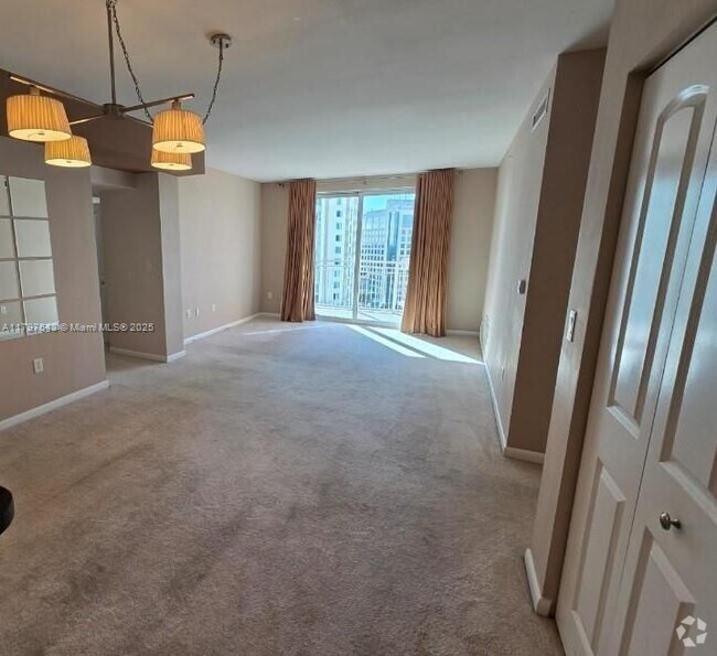 Building Photo - 7350 SW 89th St Unit 1804S Rental