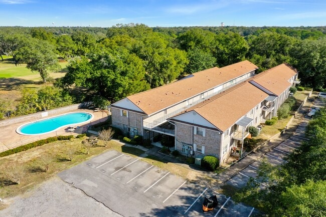 Photo - 115 Country Club Dr