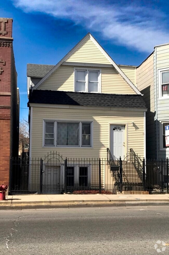 Building Photo - 1828 N Pulaski Rd Unit 2 Rental