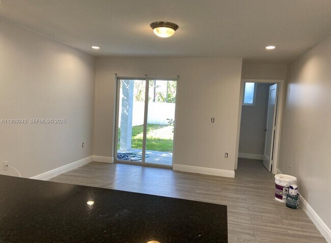 Photo - 175 E 16th St