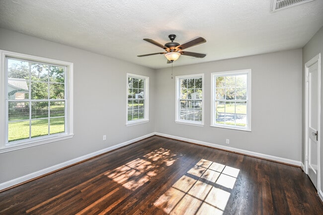 Photo - 500 Alford St