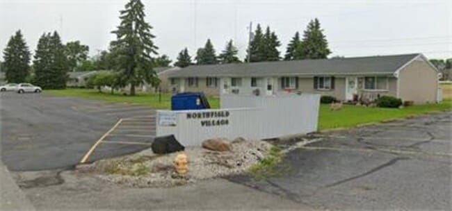 Building Photo - 5058 Northfield Dr