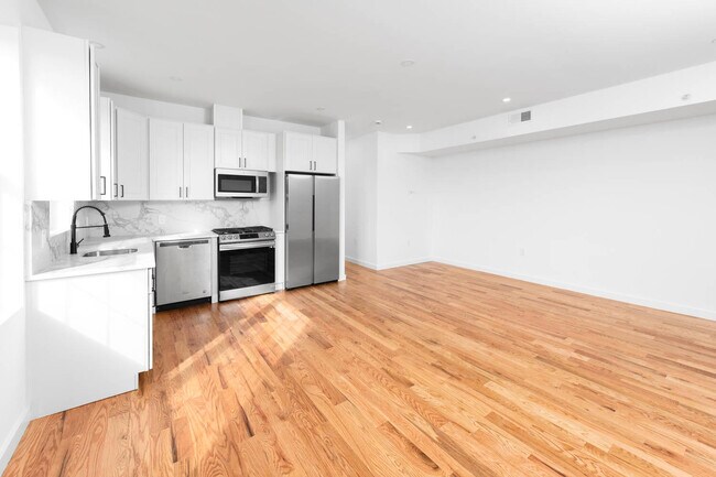 Building Photo - 125 Broughton Ave Unit 3