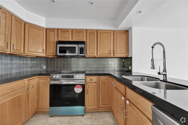 Building Photo - 20335 W Country Club Dr Rental