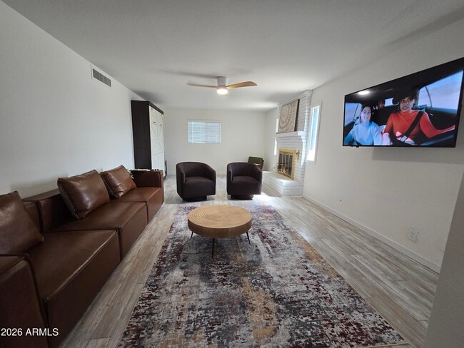 Photo - 1011 E Ash Dr