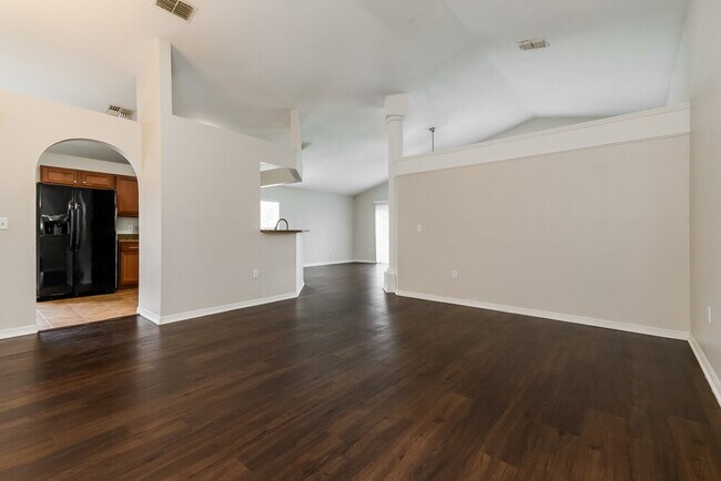 Photo - 2372 Queenswood Cir