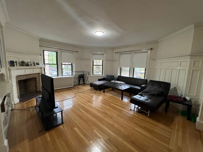 Building Photo - 73 Longwood Ave Unit 1F