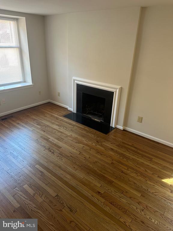 Photo - 560 Colecroft Ct