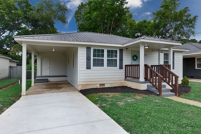 Photo - 2921 Wilson Dr NW