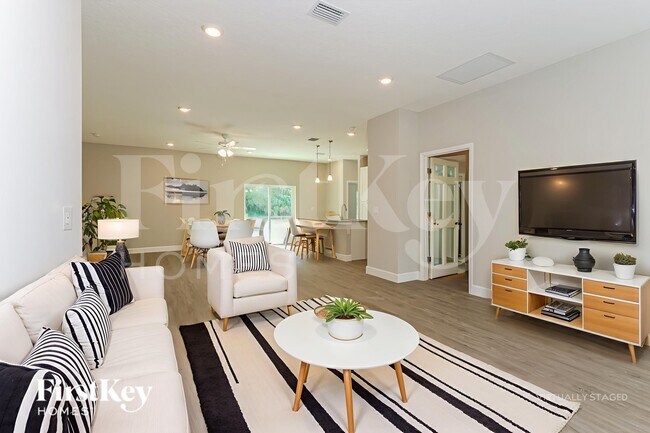 Photo - 514 Warwick St SE